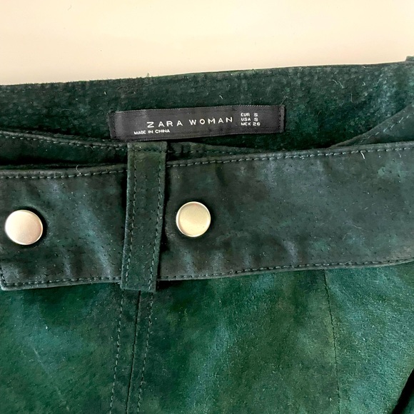 Zara size S green faux suede mini skirt with removable belt. - Picture 4 of 4